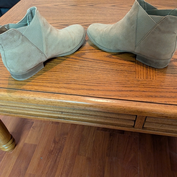 George Women's Beige Ankle Booties - Picture 7 of 7